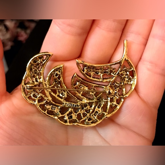 Vintage Large Weiss Gold Tone Amber Rhinstone Curled Leaf 2.5” Brooch - Picture 3 of 3